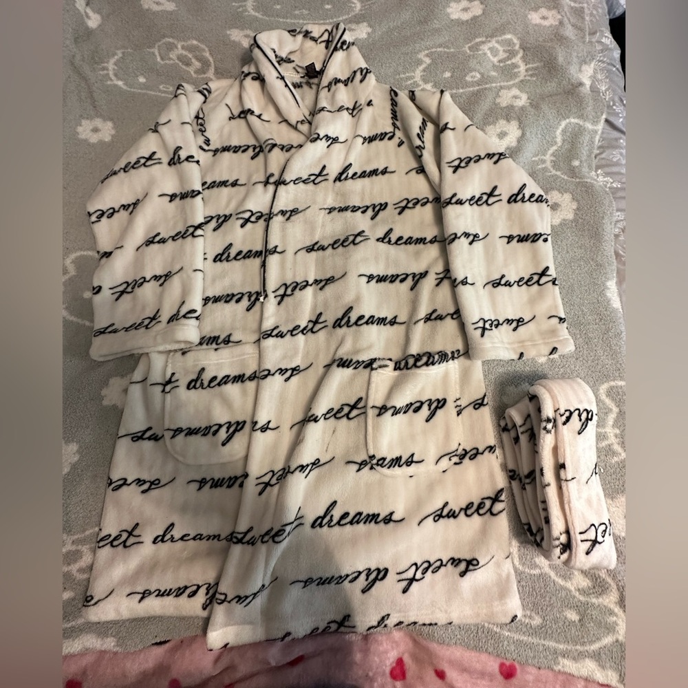 Victoria's Secret Sweet Dreams Robe M/L
